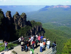 Three Sisters Viewing platform Blue Mountains